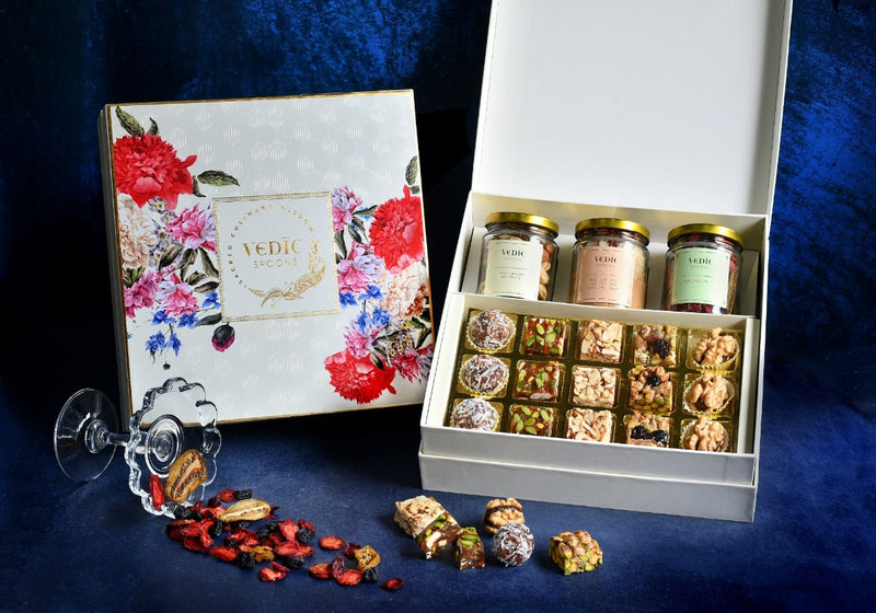 Floral box with 3 Jars